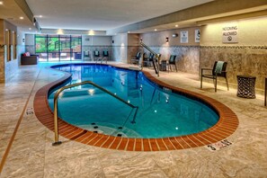 Indoor pool - Courtyard by Marriott Oxford (Oxford)