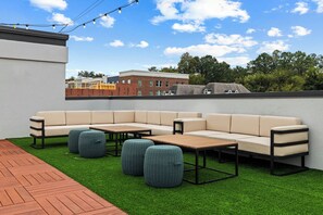 2 restaurants, breakfast, dinner served; American cuisine - Courtyard by Marriott Oxford (Oxford)