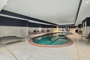 Indoor pool - Courtyard by Marriott Oxford (Oxford)