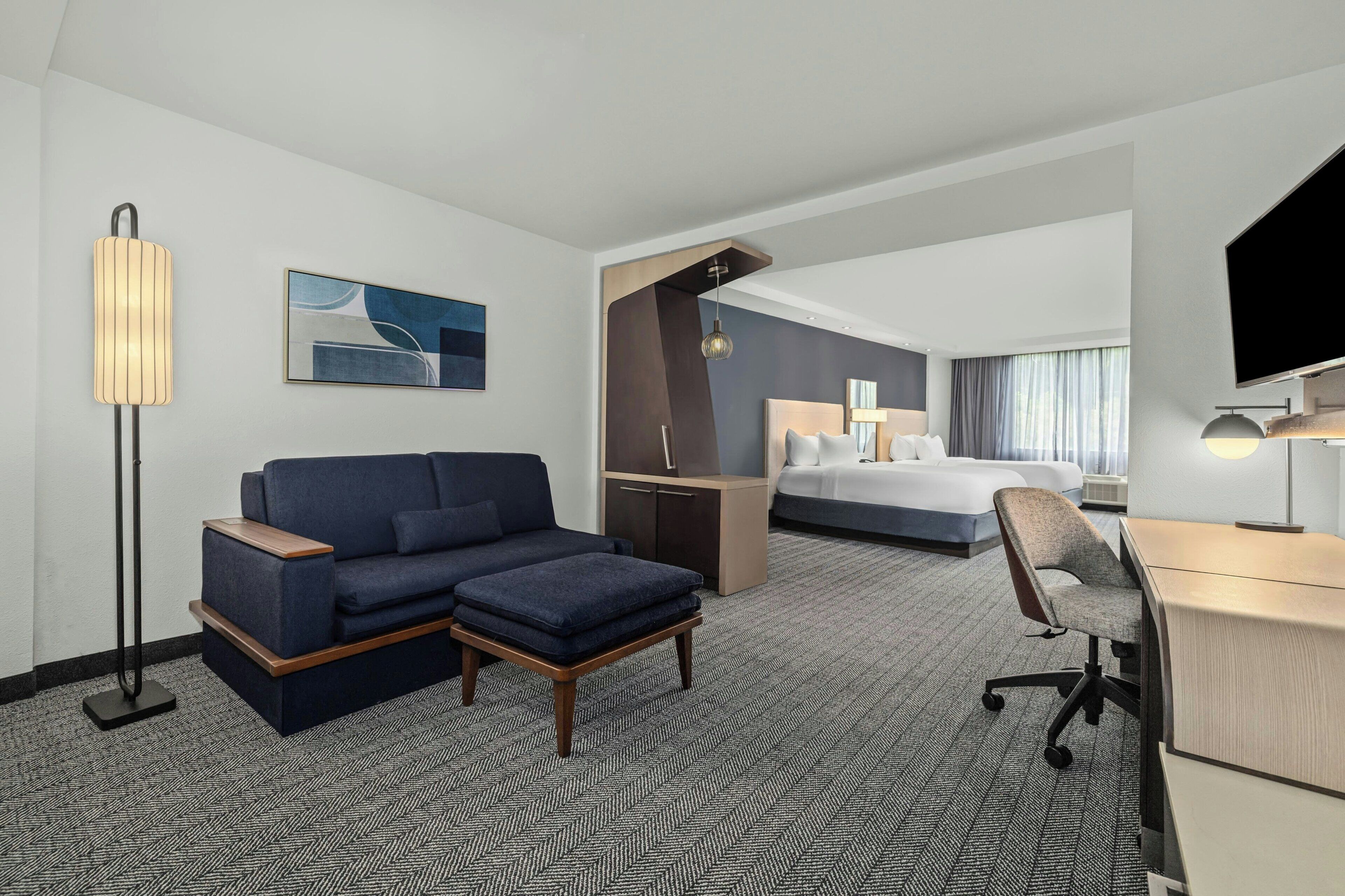 Sviitti, useita sänkyjä | Allergiatestatut vuodevaatteet, työpöytä