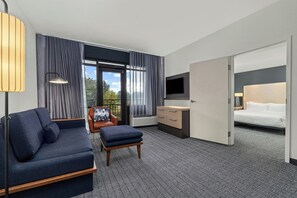 Hypo-allergenic bedding, desk, laptop workspace, blackout drapes - Courtyard by Marriott Oxford (Oxford)