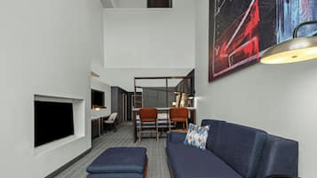 Loft, 1 kingsize bed met slaapbank | Hypoallergeen beddengoed, een bureau, een laptopwerkplek