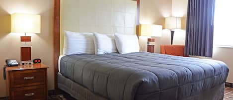 Suite presidencial, 1 cama King size y sofá cama, hidromasaje | Escritorio, cortinas blackout y tabla de planchar con plancha 