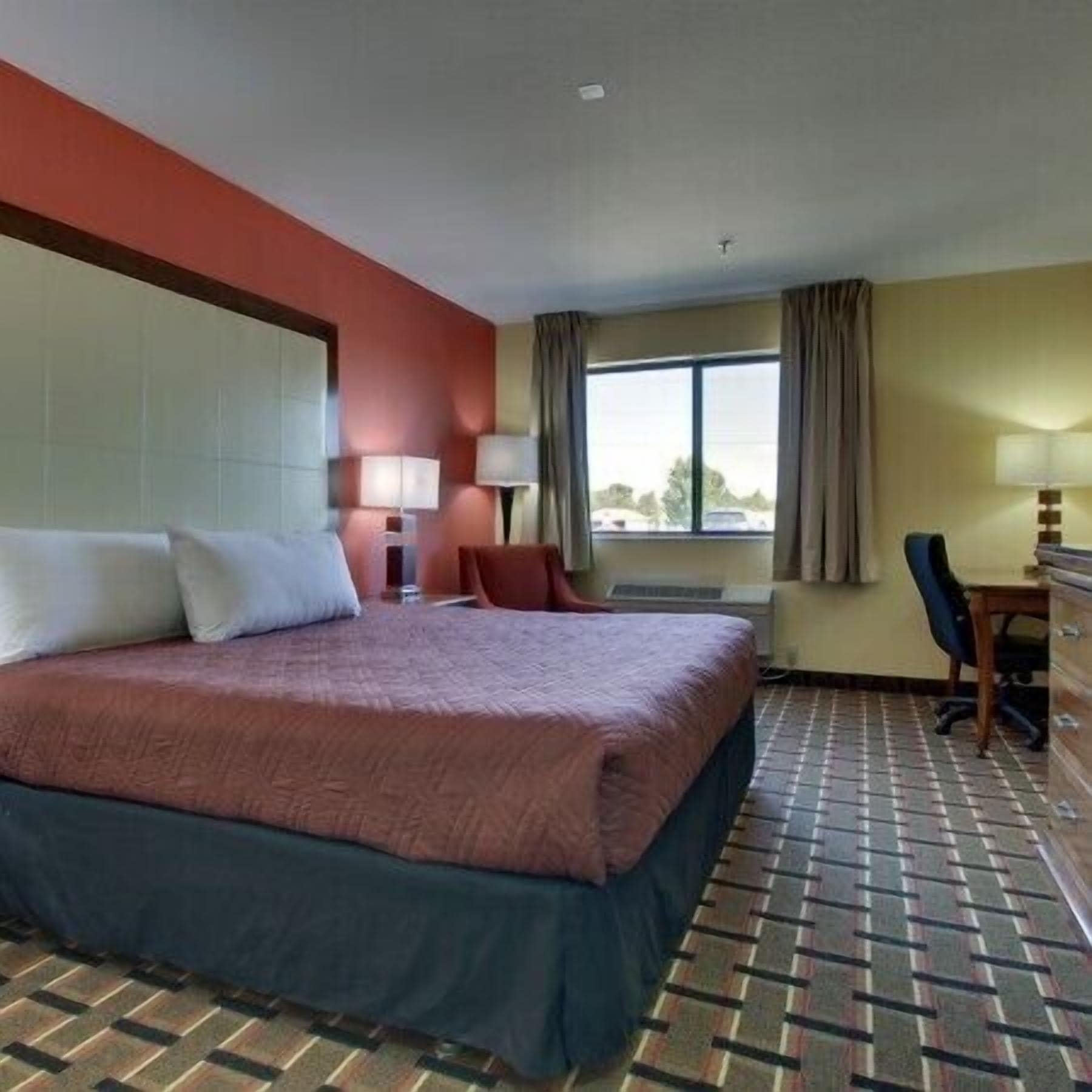 room, 1 king bed | desk, blackout curtains, iron/ironing board, free wifi