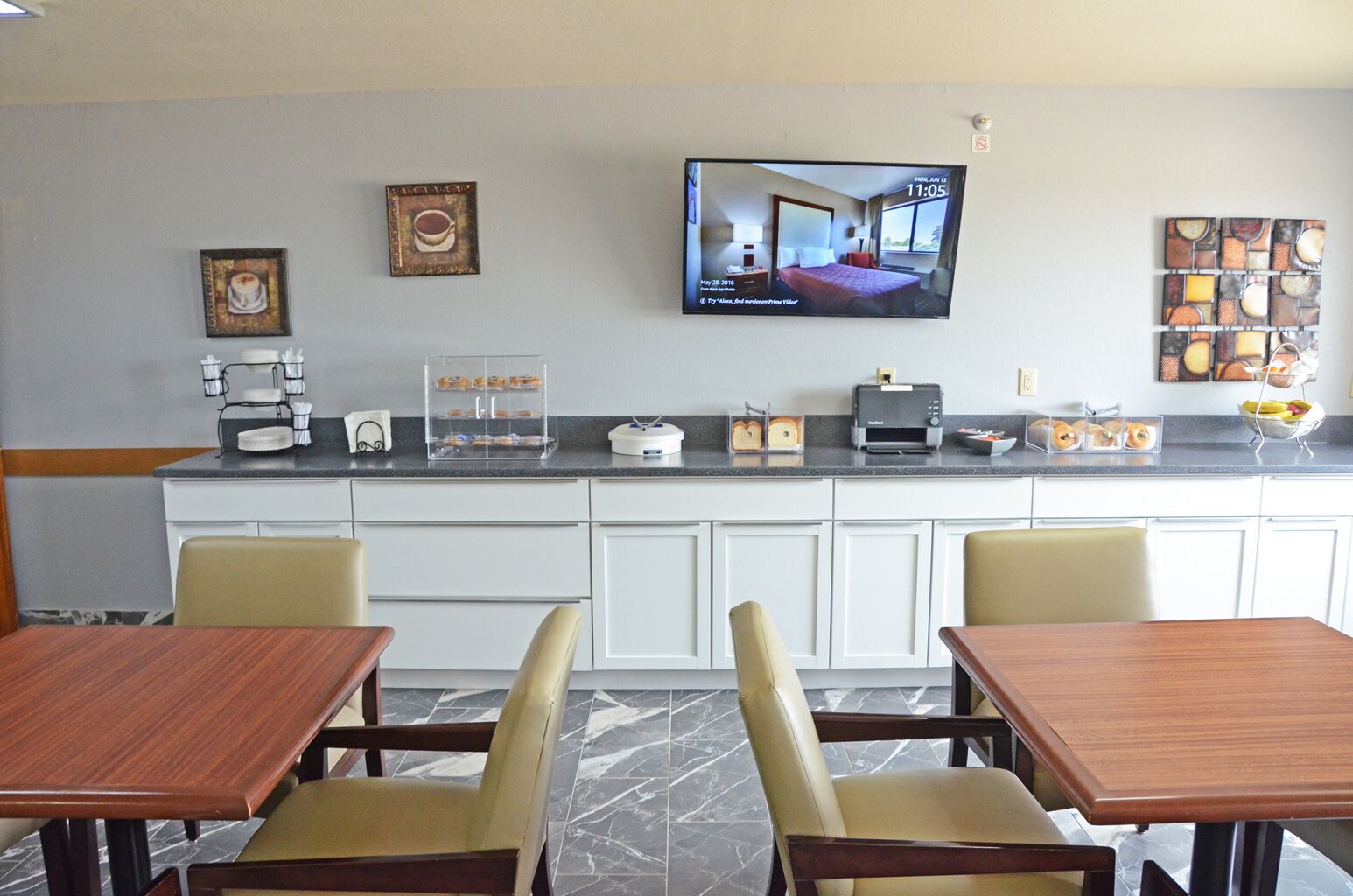 Free daily continental breakfast 