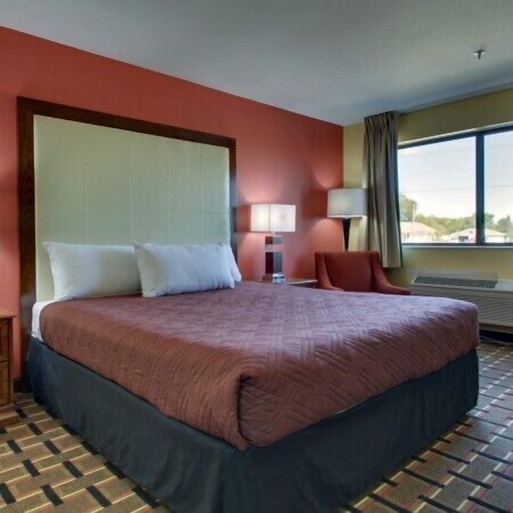 room, 1 king bed | desk, blackout curtains, iron/ironing board, free wifi