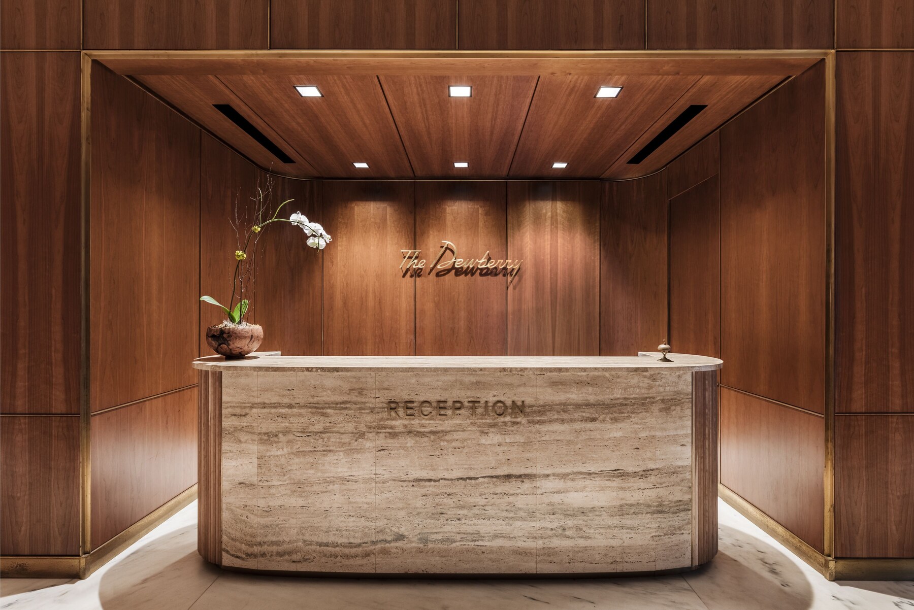 Check-in/check-out kiosk
