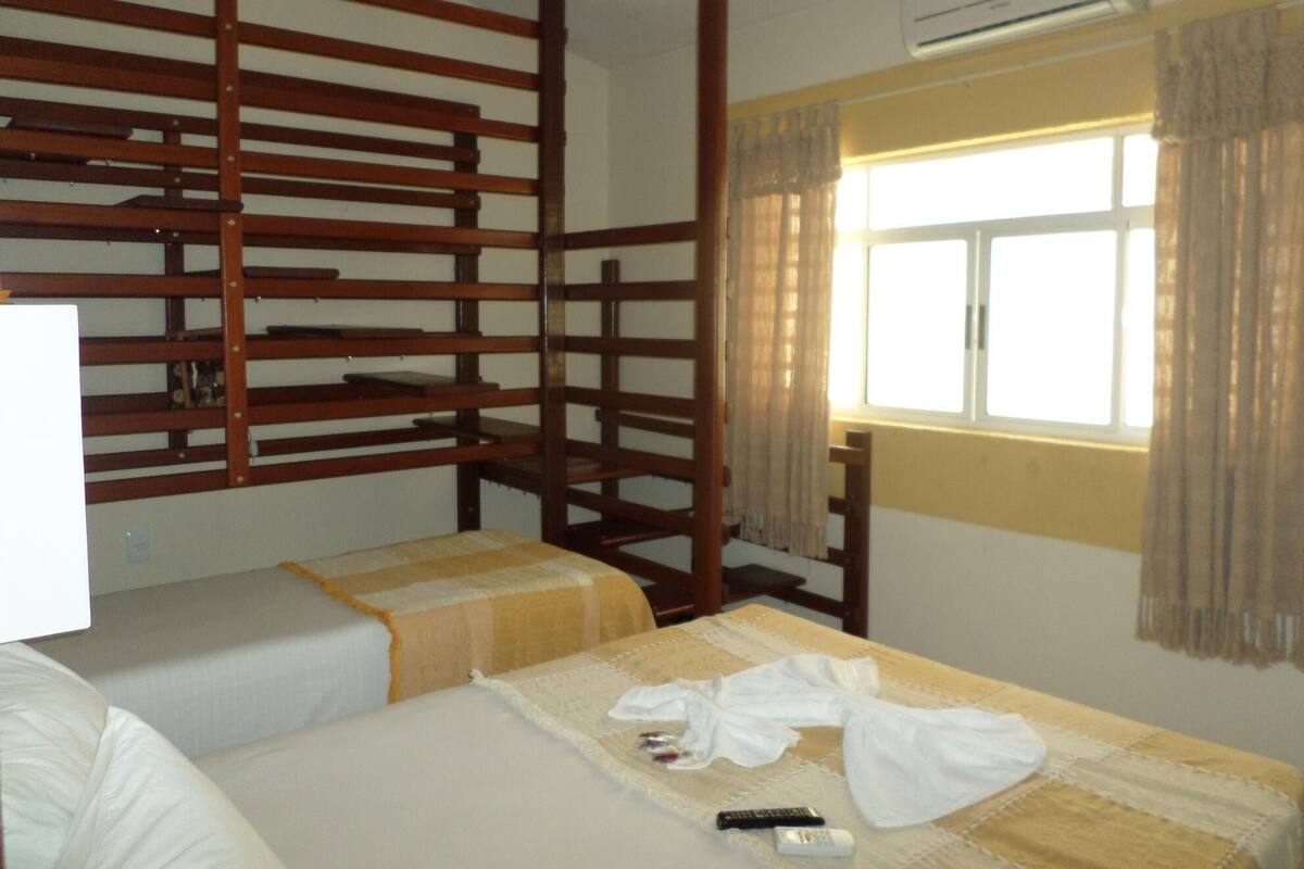 Minibar, decoración personalizada y ropa de cama 