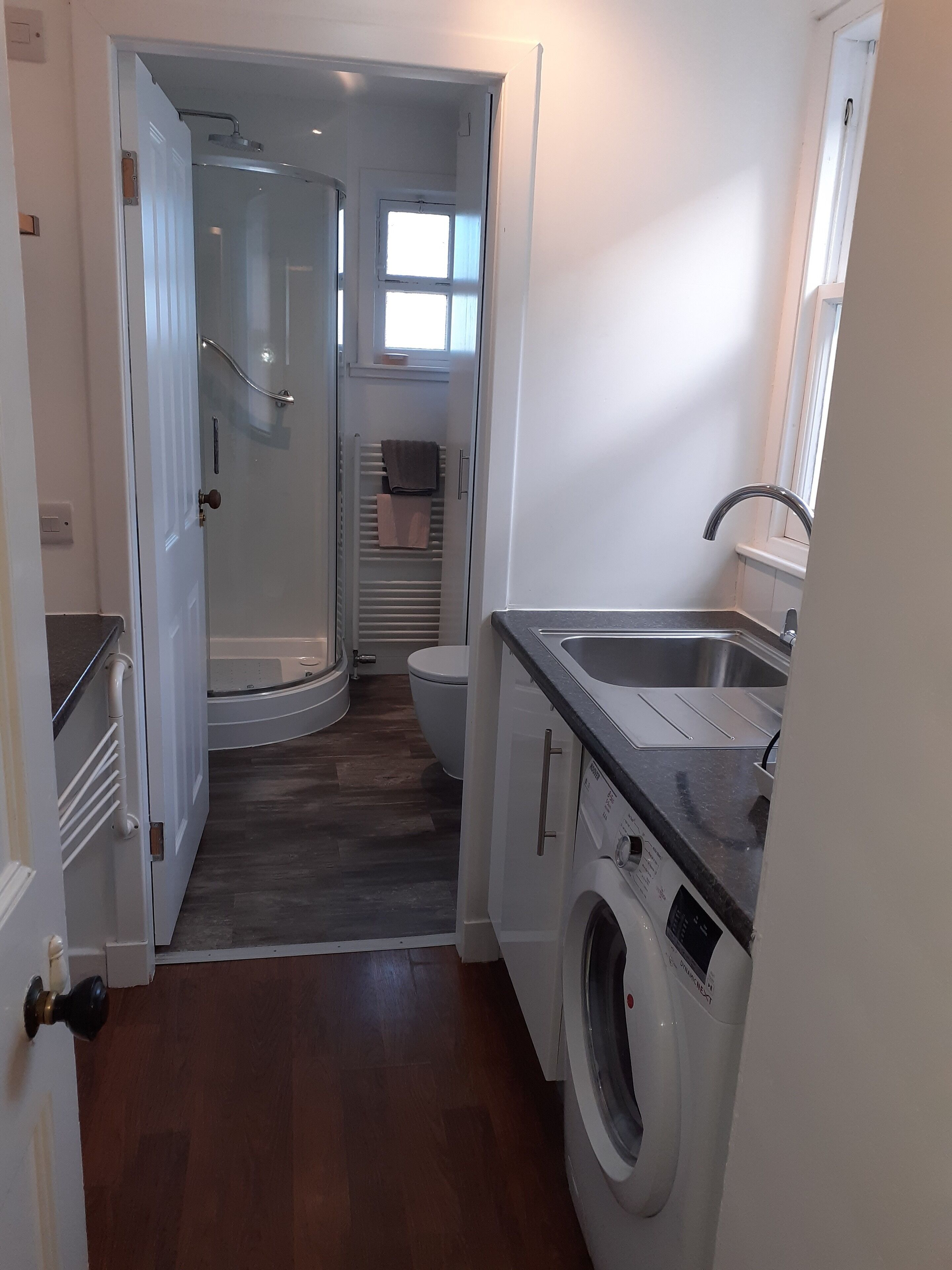 Standard Apartment, 3 Bedrooms | Bathroom shower