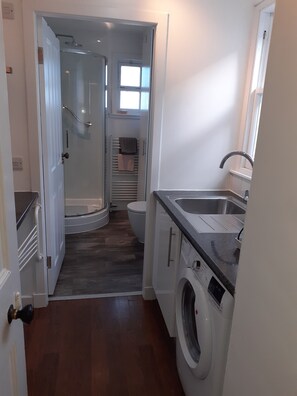Standard Apartment, 3 Bedrooms | Bathroom shower - Moatville Cupar (Cupar)