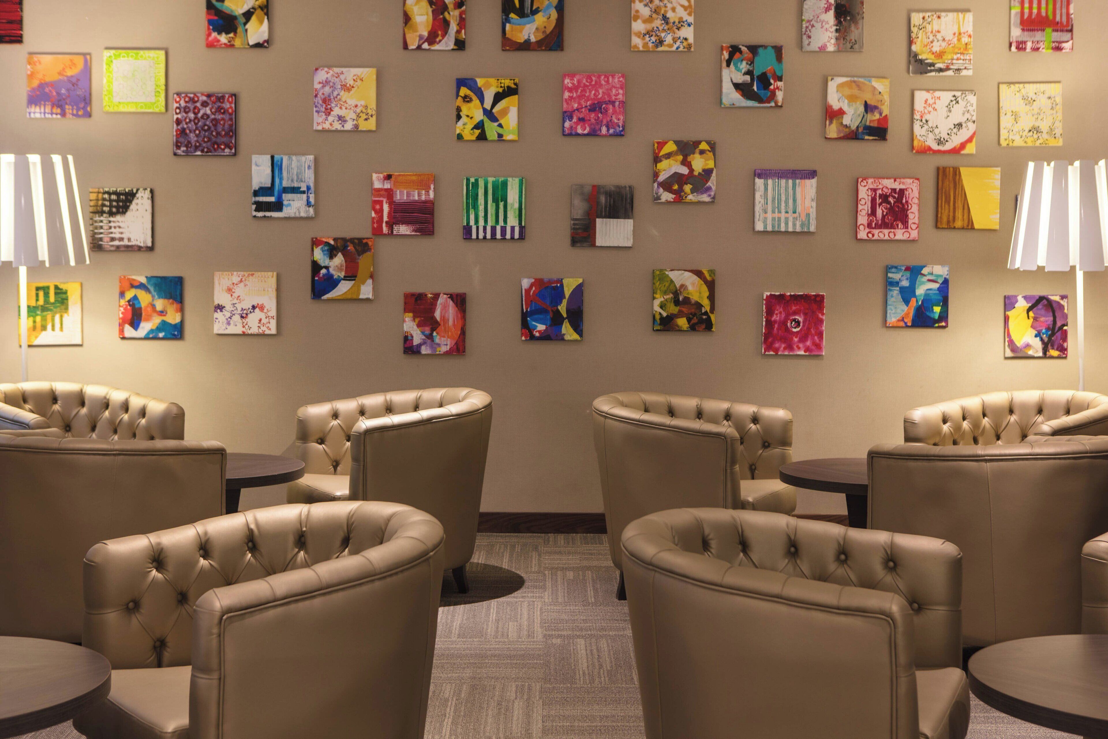 breakfast and lunch served, international cuisine