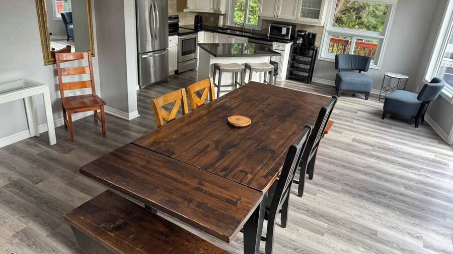 Mountain Views, Steps to BM Village, Hot Tub, BBQ.