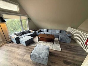 Flat-screen TV, fireplace, video-game console, Netflix