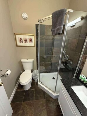 Premium Chalet, 5 Bedrooms, Hot Tub, Mountain View | Bathroom