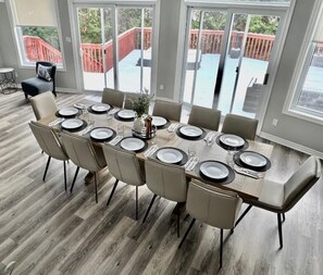 Fridge, microwave, oven, stovetop - Mountain Views, Steps to BM Village, Hot Tub, BBQ. (The Blue Mountains)