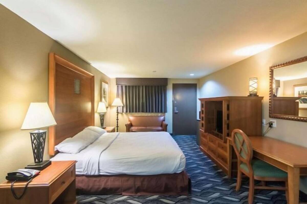 WiFi (free), bed sheets