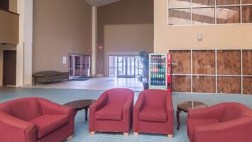 Coin salon dans le hall