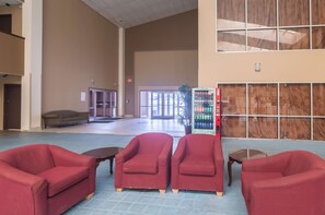 Lobby sitting area - Motel 6 Snyder, TX (Snyder)