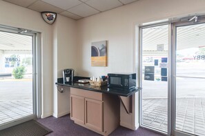 Coffee service - Motel 6 Snyder, TX (Snyder)