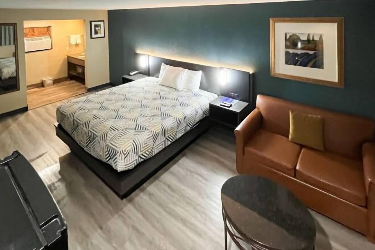 WiFi (free), bed sheets