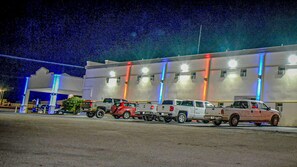 Front of property – evening/night - Motel 6 Snyder, TX (Snyder)