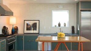 Private kitchen - Oakwood At Madrone (Mountain View)