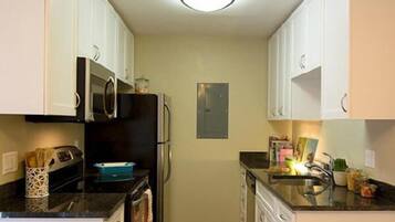 Fridge, microwave, coffee/tea maker, cookware/dishes/utensils