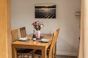 Standard Cottage, 1 Bedroom (2 The Dairy) | In-room dining - Newclose Farm (Yarmouth)