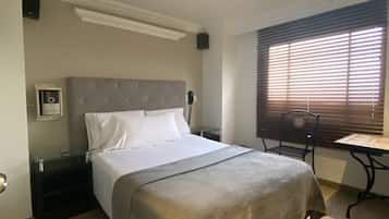 Quarto standard, 1 cama de casal, banheiro privativo | 1 quarto, Wi-Fi de cortesia, roupa de cama