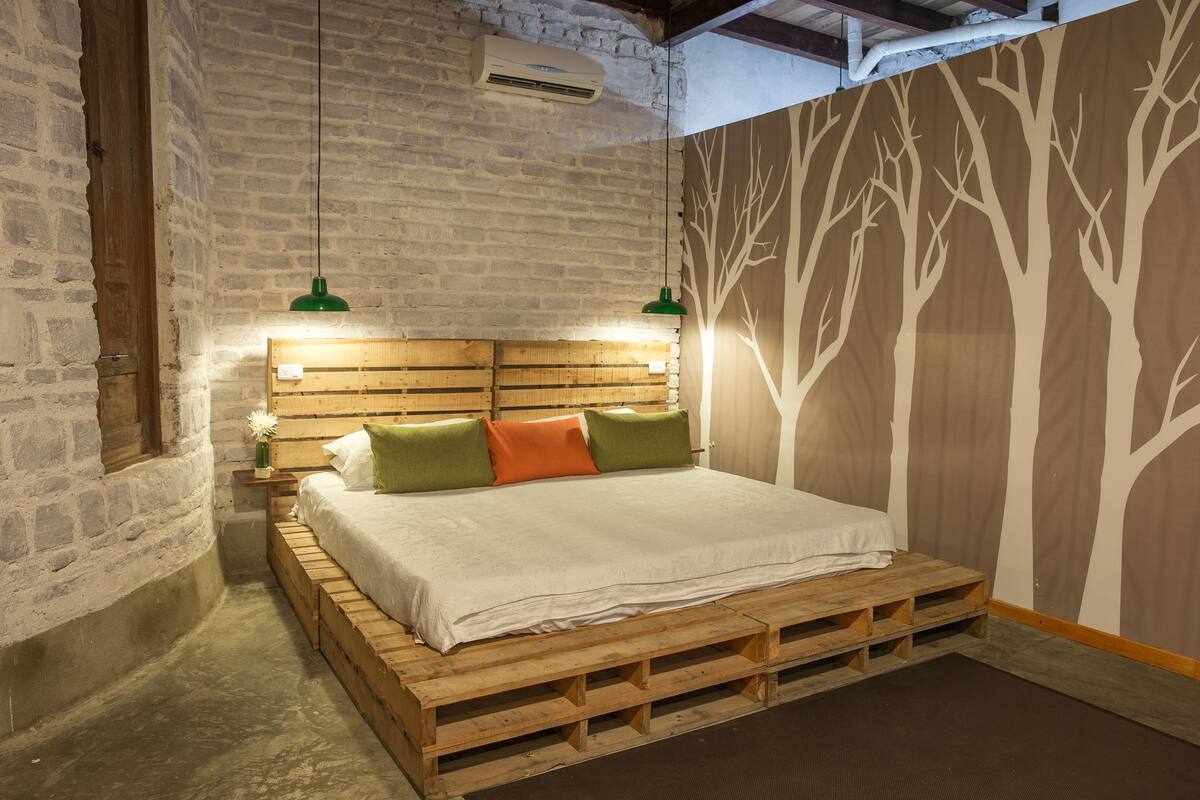 In-room safe, rollaway beds (surcharge), WiFi (free)