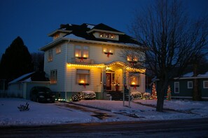 Façade de l’hébergement - soirée/nuit