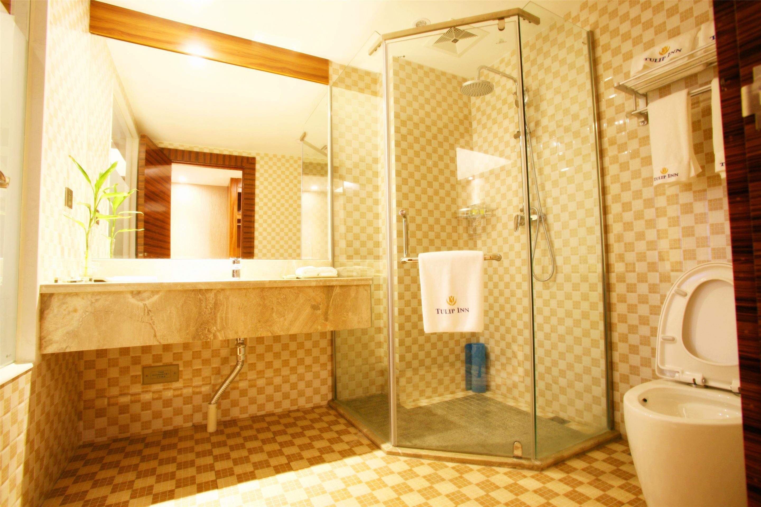 desk, cots/infant beds, rollaway beds, free wifi