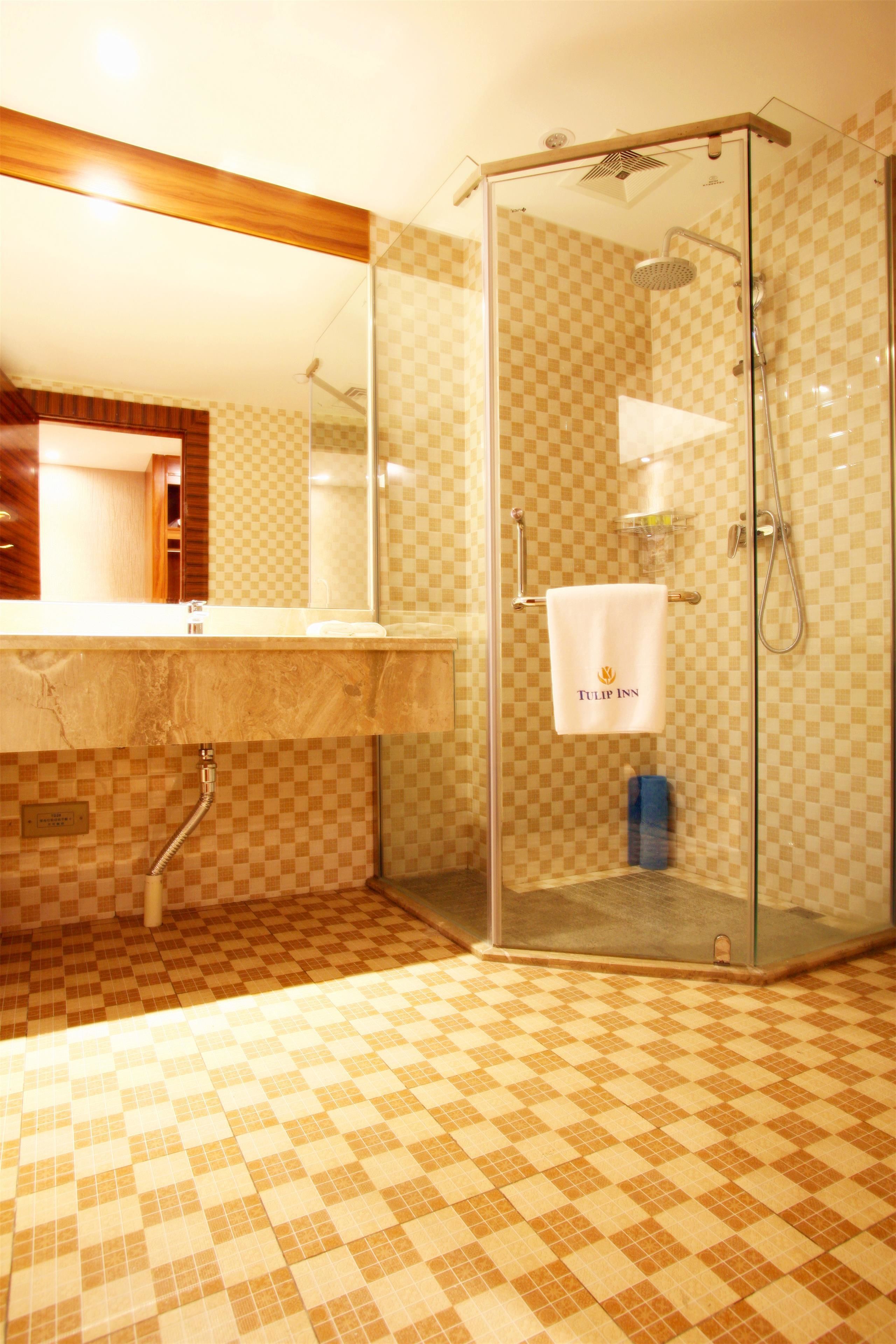 desk, cots/infant beds, rollaway beds, free wifi