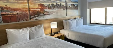 Kamer, 2 queensize bedden, niet-roken | Een bureau, een strijkplank/strijkijzer, babybedden, extra bedden