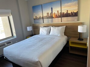 Quarto, 1 cama Queen, para não fumantes | Escrivaninha, ferros/tábuas de passar roupa, berços (sobretaxa)