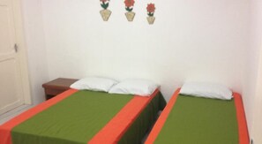 Minibar, decoració individual i cortines opaques 