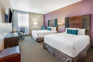 Premium bedding, pillow-top beds, minibar, in-room safe - La Quinta by Wyndham Aguascalientes (Aguascalientes)