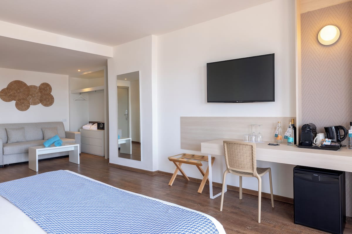 1 bedroom, in-room safe, free WiFi, bed sheets