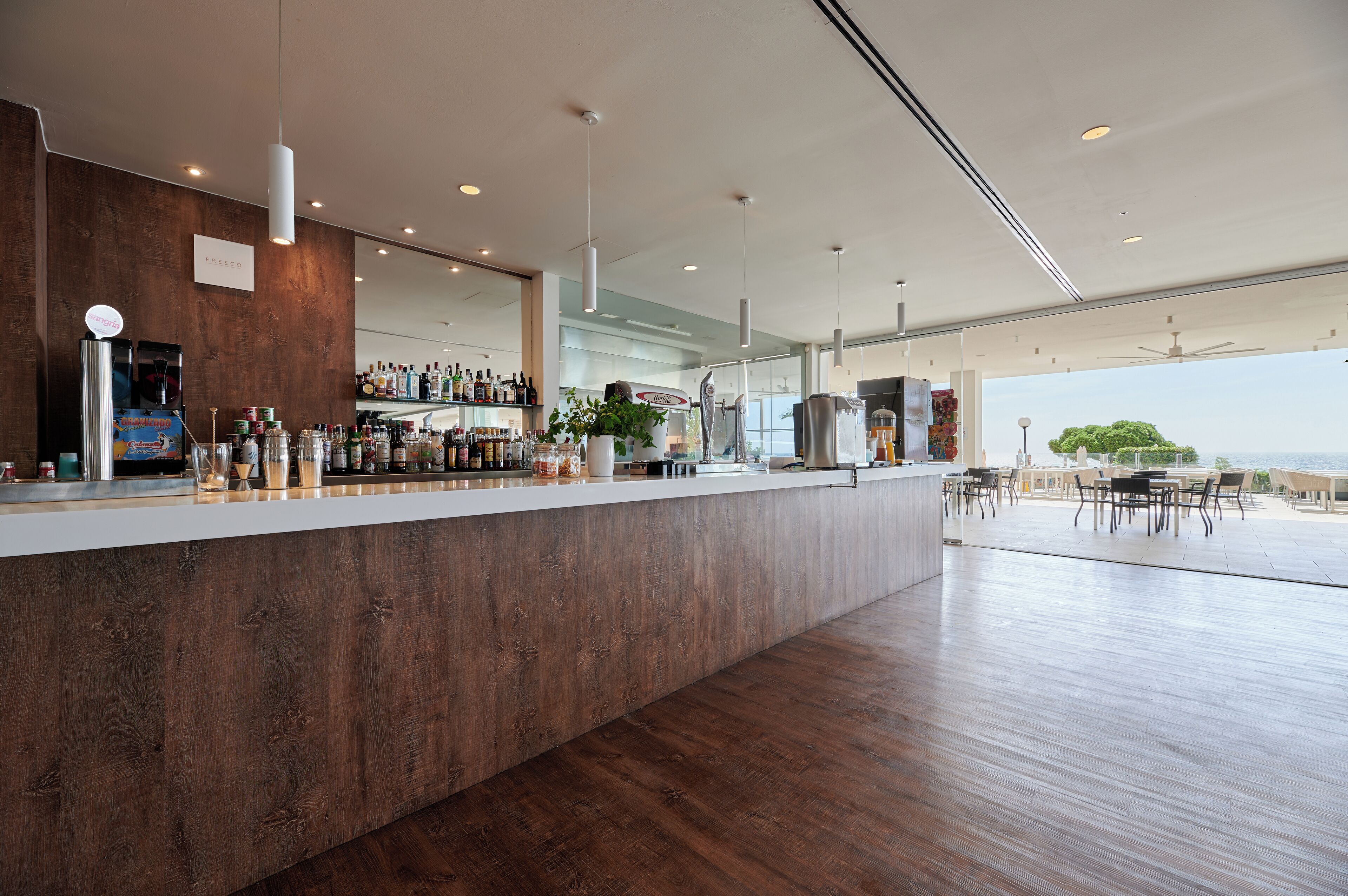 5 Bars/Lounges, Poolbar