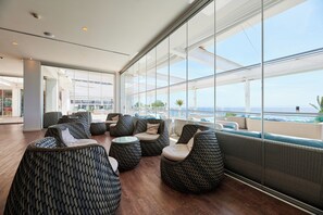 5 bars/lounges, poolside bar