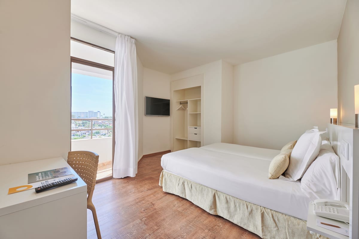 1 bedroom, in-room safe, free WiFi, bed sheets