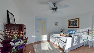 King Suite | Free WiFi
