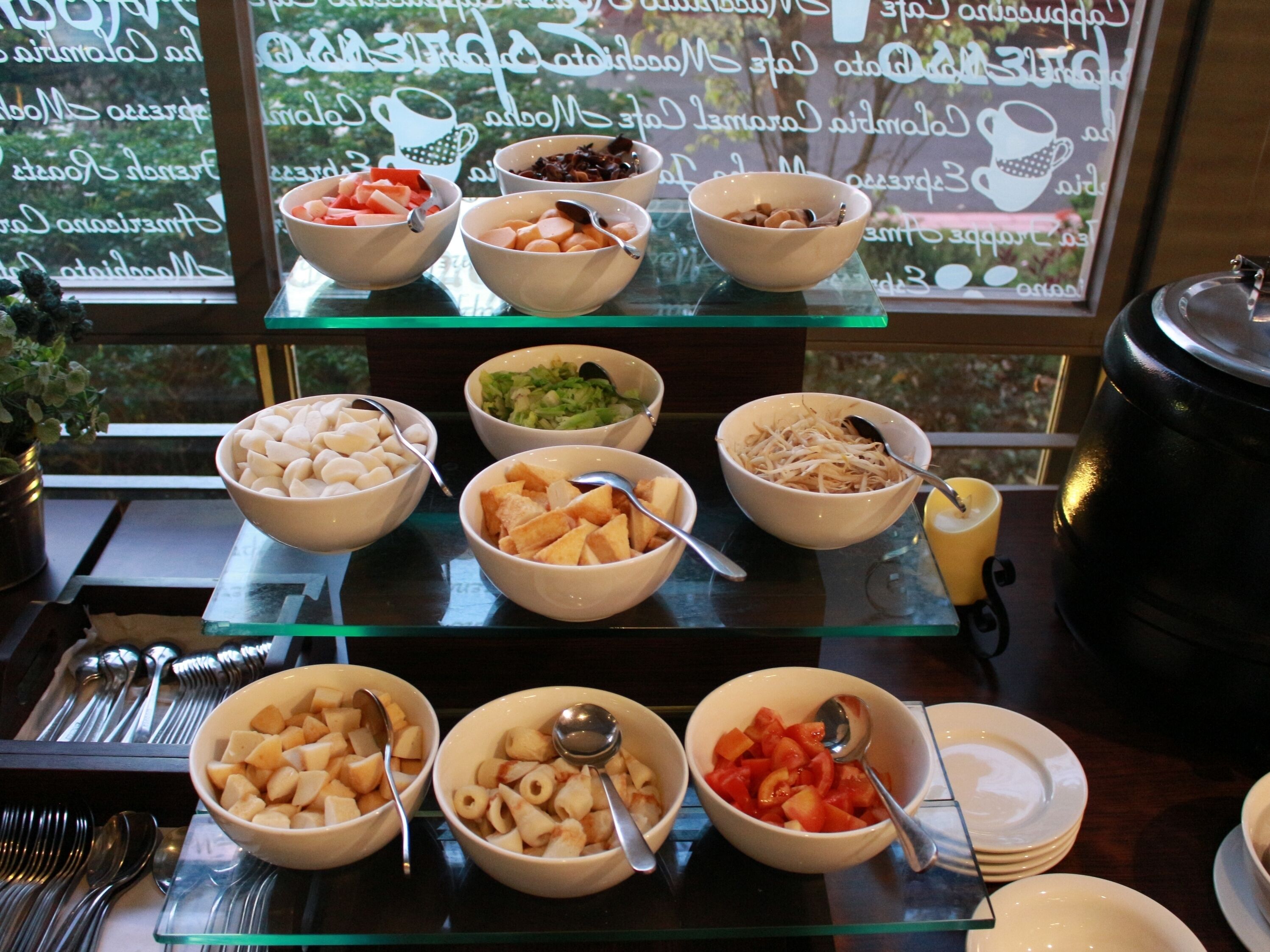 breakfast, lunch, dinner served; international cuisine