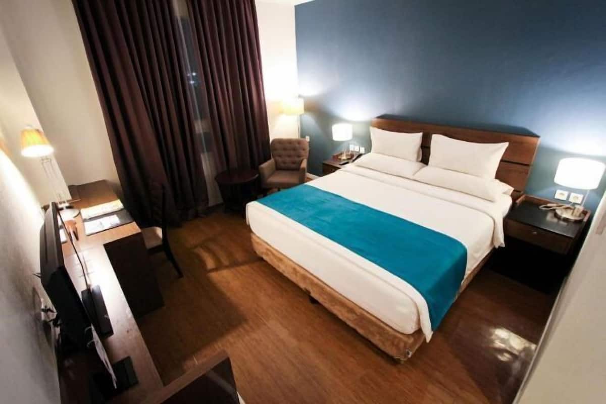 1 chambre, minibar, coffres-forts dans les chambres, bureau