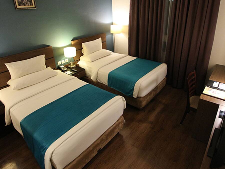 Deluxe Twin Room | Minibar, in-room safe, desk, WiFi (free)