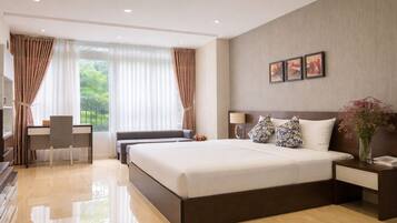 Deluxe Double Room | Minibar, in-room safe, desk, blackout drapes