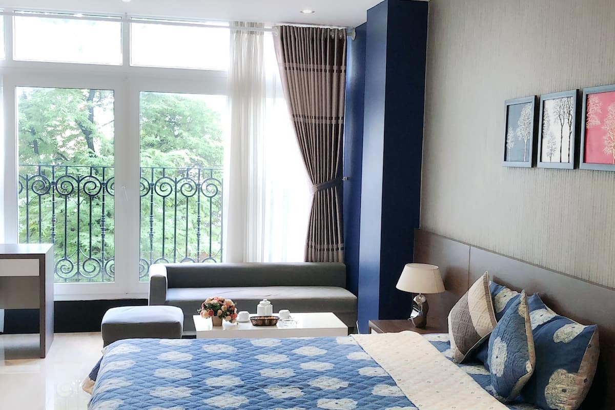 Kamar Deluks, pemandangan kota | Minibar, brankas, meja kerja, dan tirai kedap cahaya