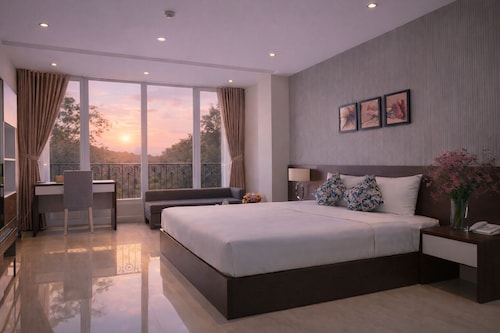 Golden Queen Aparthotel