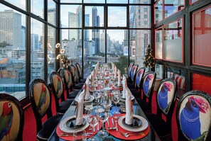 Breakfast, lunch, dinner served; international cuisine 