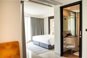 Habitació familiar | Minibar, caixa forta a l'habitació i escriptori